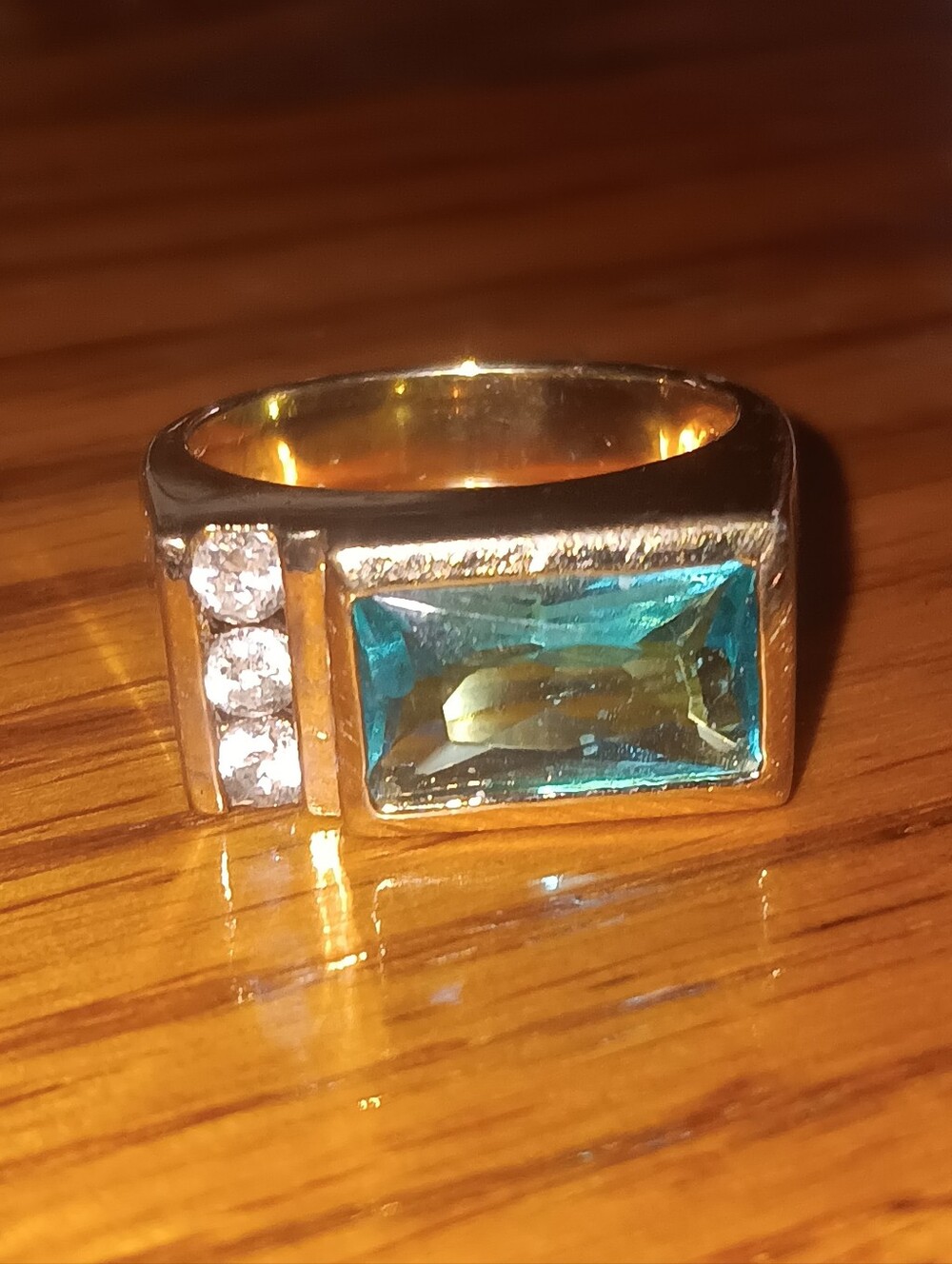 14k Vermiel Unisex Topaz Ring